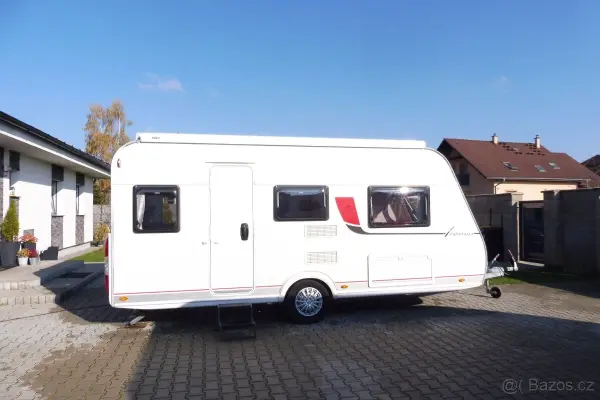 Bürstner Premio 490 TL (2019) – Lehký rodinný karavan pro 5 osob s markýzou - Bürstner 2019