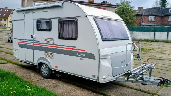 Adria Aviva 390 (2016) – Kompletní OFF-GRID (Solár 175Wp, Klima 2026, Mover, Měnič, Markýza) - Adria 2016