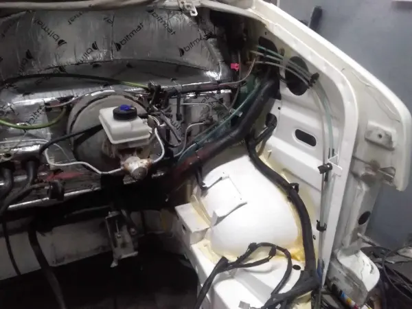 Obytný vůz PEUGEOT J5, nová karoserie a motor 2,5 td z roku 1994, posilovač řízení Pilote - fotografie 7