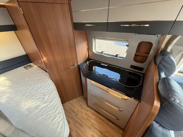 LMC Explorer Sport I 615, markýza, tažné zařízení, 2019, 4 osoby - fotografie 17