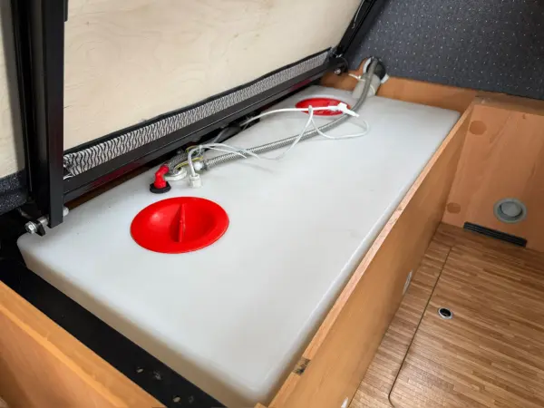 Dethleffs Advantage, 3.0 jtd, 4 osoby, Truma, podélné postele - fotografie 9