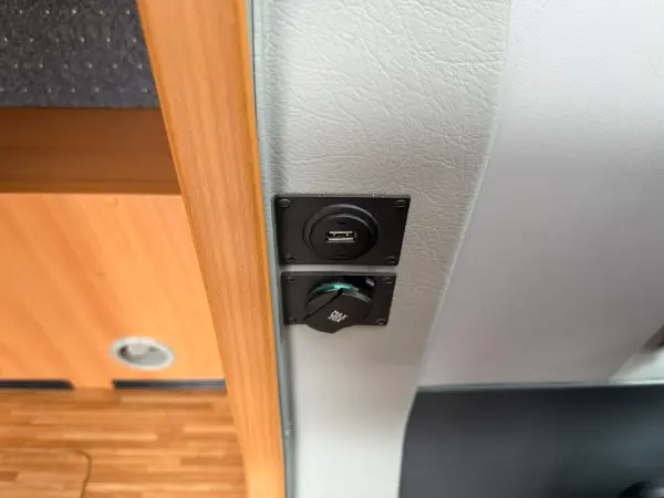 Dethleffs Advantage, 3.0 jtd, 4 osoby, Truma, podélné postele - fotografie 10