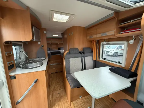 Dethleffs Advantage, 3.0 jtd, 4 osoby, Truma, podélné postele - fotografie 11