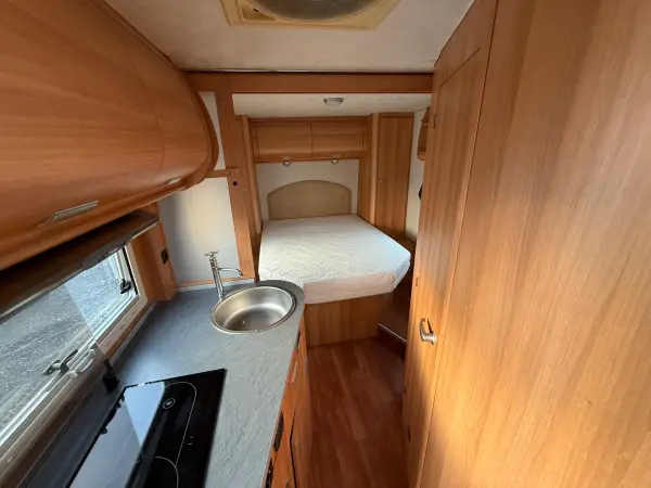Elnagh Prince 520l, Webasto, královská postel, 2009 - fotografie 12