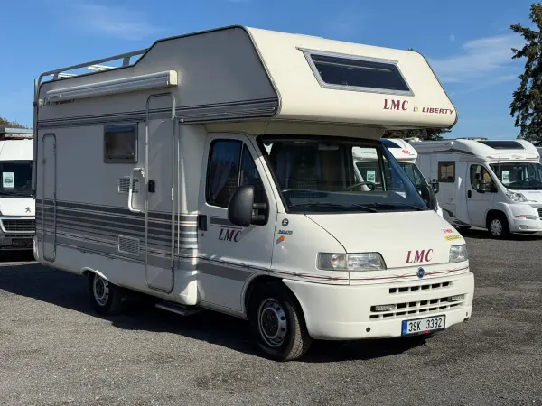 LMC 2.8JTD, 2001, držák kol, stropní ventilátor - LMC 2001