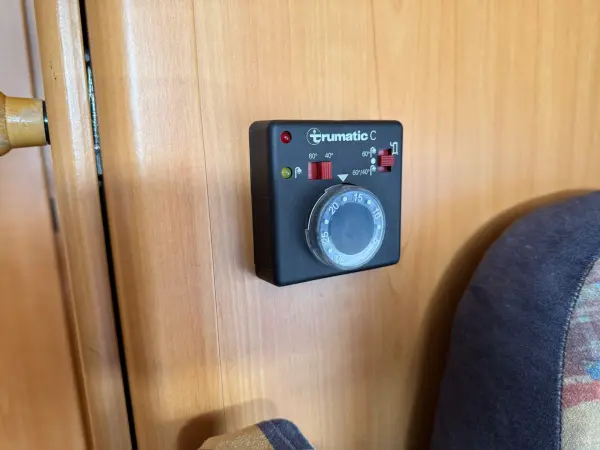 LMC 2.8JTD, 2001, držák kol, stropní ventilátor - fotografie 18