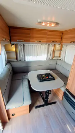 Weinsberg CaraOne W51, mover, předstan, oddělené postele - fotografie 3