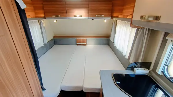 Weinsberg CaraOne W51, mover, předstan, oddělené postele - fotografie 7