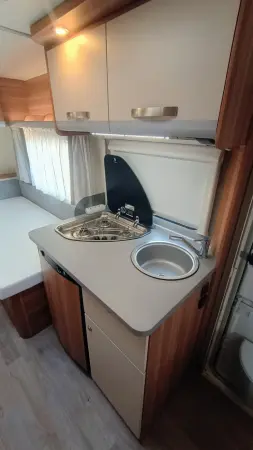 Weinsberg CaraOne W51, mover, předstan, oddělené postele - fotografie 8