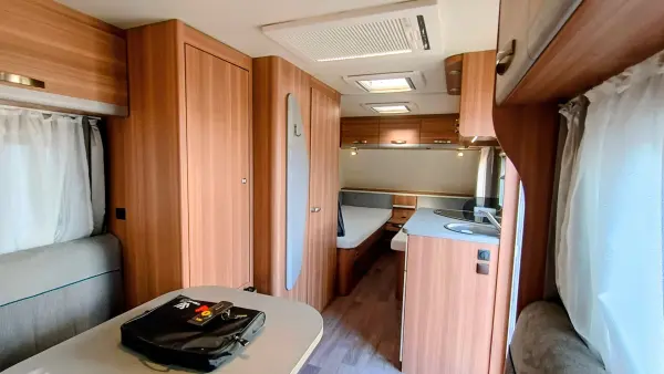 Weinsberg CaraOne W51, mover, předstan, oddělené postele - fotografie 11